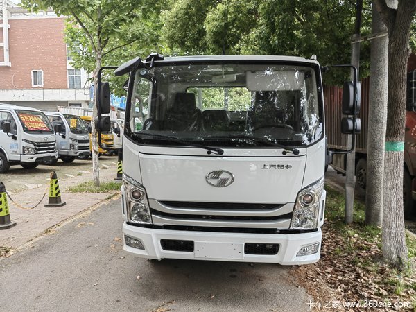 购上汽超越C300云内动力单排栏板轻卡 享高达1.5万优惠