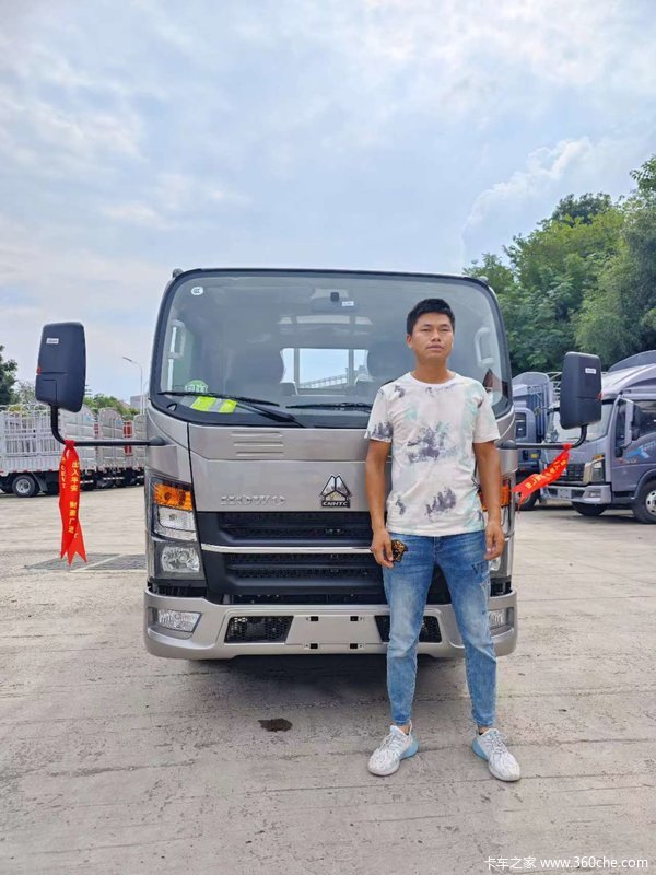 恭喜杨老板喜提新车！豪沃追梦地库王潍柴140马力载货汽车一台