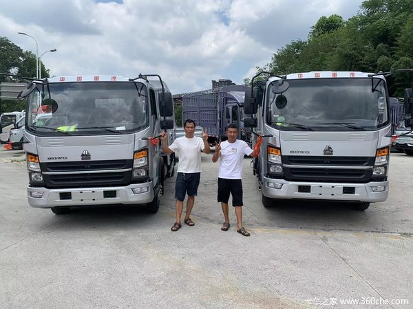 恭喜肖老板、刘老板喜提新车!豪沃悍将M潍柴145马力排半仓栅汽车