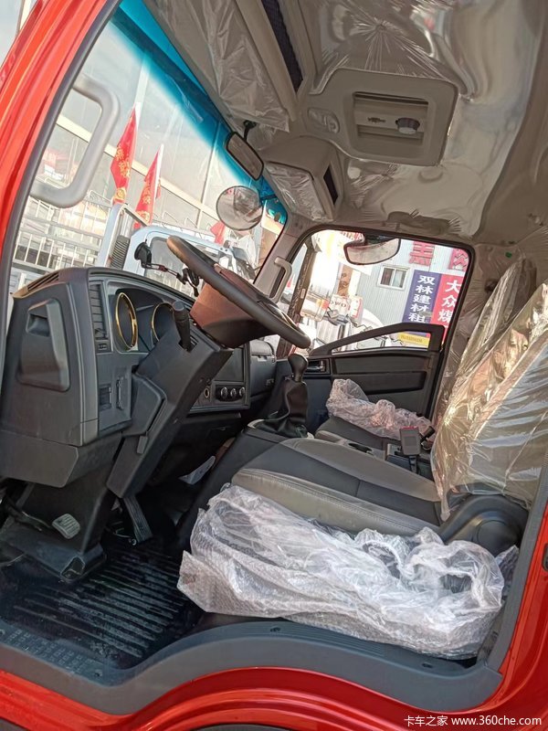 中国重汽HOWO轻卡170马力仓栅是运输车