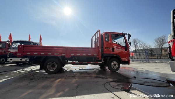 中国重汽HOWO轻卡145马力载货主打经济实惠