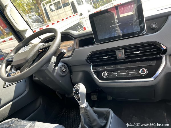 购上汽超越C300排半栏板轻卡 享高达1万优惠