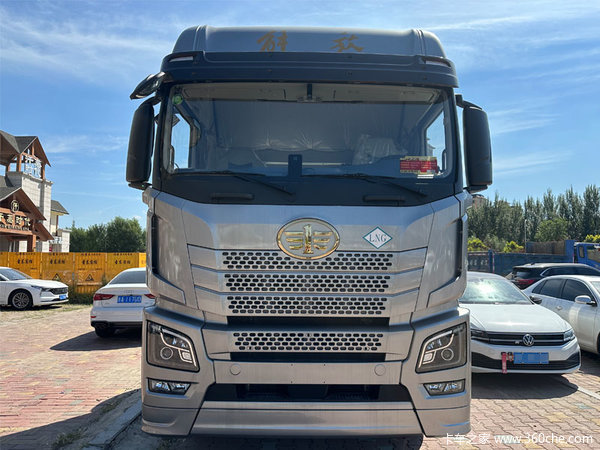 解放JH6 600马力锡柴发动机天然气牵引车,优惠出售