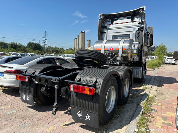 解放JH6 600马力锡柴发动机天然气牵引车,优惠出售