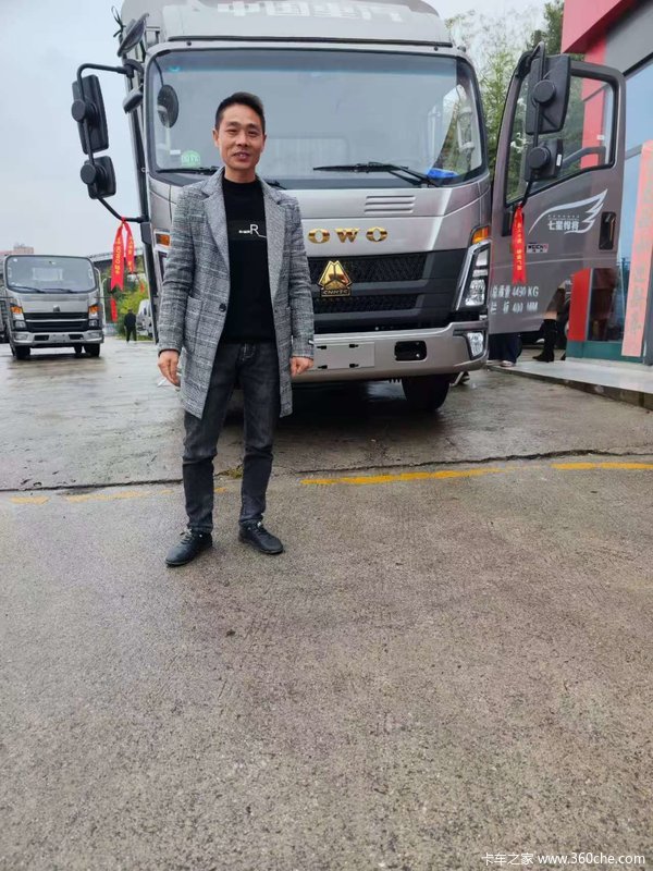 恭喜黄老板喜提新车！豪沃悍将潍柴165马力仓栅运输车一台