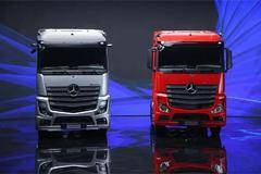 奔驰卡车：公路上的王者，物流业的脊梁