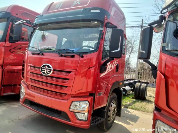青岛解放 JK6中卡 260马力 4X2 6.8米仓栅式载货车(国六)(CA5180CCYP28K1L4E6)