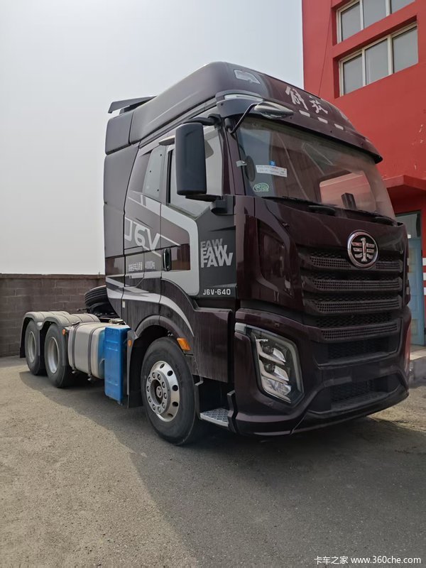 解放J6V 6*4 640马力 天然气牵引车 现车热销