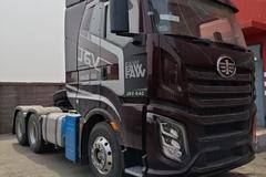 解放J6V 6*4 640马力 天然气牵引车 现车