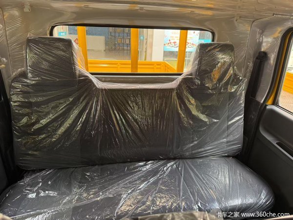 上汽跃进超越C300双排载货车系列，打折优惠，降1万，赶快抢购！