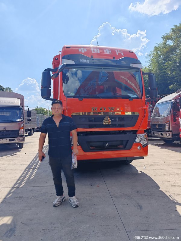 恭喜杨老板喜提新车!豪沃G5XPRO高顶双卧6缸曼机曼桥