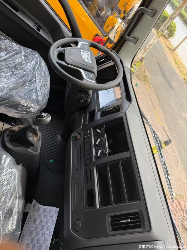 只要心动，立降4万！跃进超越C300双排栏板轻卡优惠就在你身边