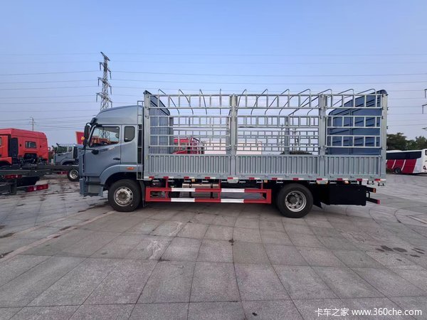 重汽豪沃N5W中卡245马力4X2 6.75米仓栅式载货车