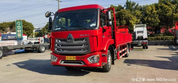 中国重汽豪沃NX6米8四缸载货车公告齐全