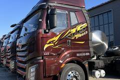 哈尔滨市解放J6P牵引车系列，打折优惠，降3万，赶快抢购！