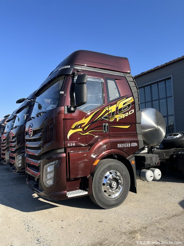 哈尔滨市解放J6P牵引车系列，打折优惠，降3万，赶快抢购！