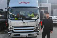恭喜宁波市鄞州彩印厂喜提江铃凯运宽体厢车。祝生意兴隆！财源广进！