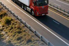 不论东西南北，一汽解放 鹰驰 稳稳走四方