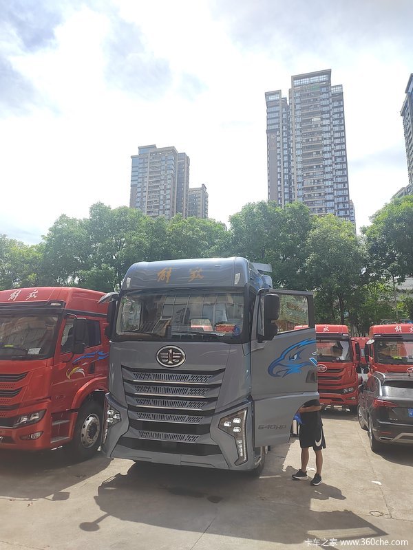 深圳市鹰航牵引车系列，打折优惠，降1.68万，赶快抢购！