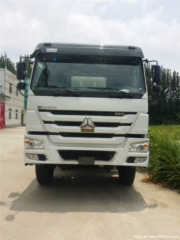 中集华骏15方混凝土搅拌车新车到店