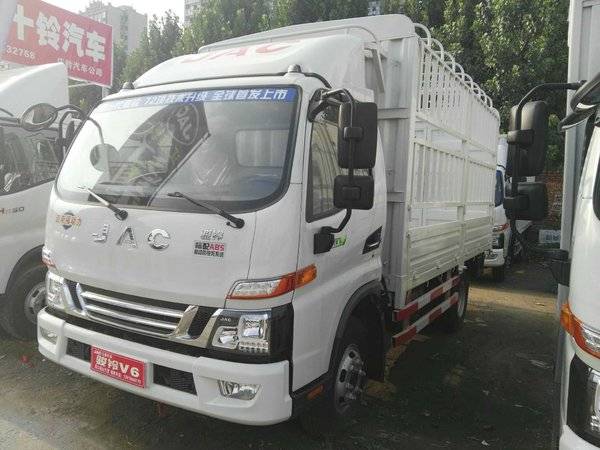 江淮骏铃v6 160马力 4x2 3308轴单排仓栅式轻卡装配窄体驾驶室,动力