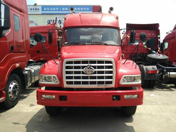 钜惠0.65万 长沙龙卡牵引车优惠促销中