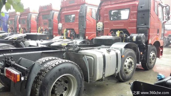 直降0.3万元 石家庄解放J6P牵引车促销