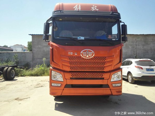 解放JH6牵引车大量到货，促销活动中