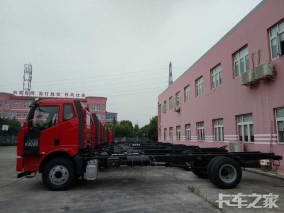 回馈用户 成都解放J6L底盘车钜惠1.5万