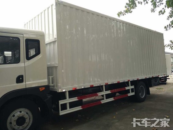 直降0.3万 长沙多利卡D9载货车底盘促销