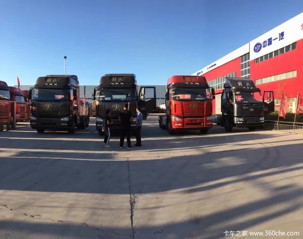 交车4台 滨州万泉解放J6P牵引交付客户