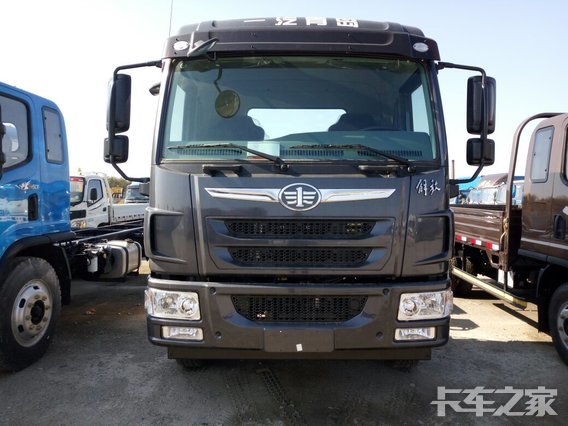 新车上市 龙V220马力载货车登陆吉林省