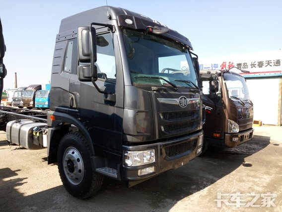 新车上市 龙V220马力载货车登陆吉林省