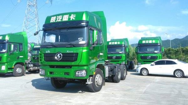 陕汽重卡 德龙x3000 430马力 6x4牵引车装配高顶驾驶室,动力方面,搭载