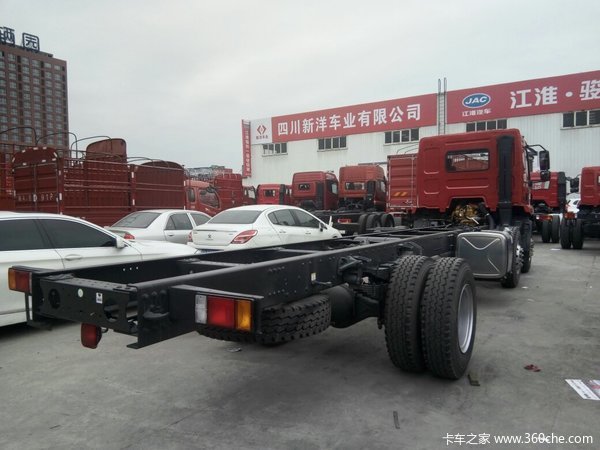 直降0.8万 成都东风乘龙M3底盘车促销中