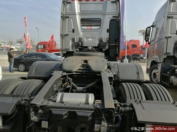 现场交车 盐城恒亚公司牵引车交付客户