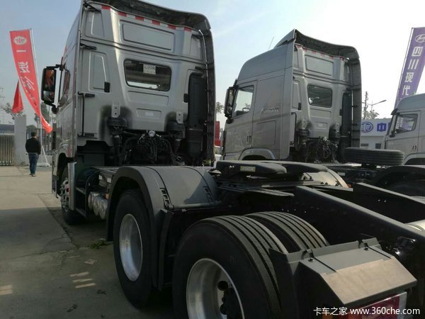 现场交车 盐城恒亚公司牵引车交付客户