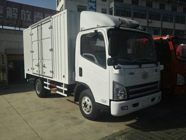 p40k50l1e4a85-3)装配平顶驾驶室,动力方面,搭载全柴4b2-95c40发动机