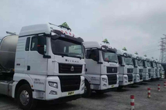 热烈祝贺华通物流50台汕德卡首批交付