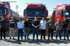 共交车5台 乌鲁木齐欧曼GTL牵引车交付