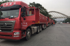 一次购车16台 重庆豪瀚J7B重卡交车仪式