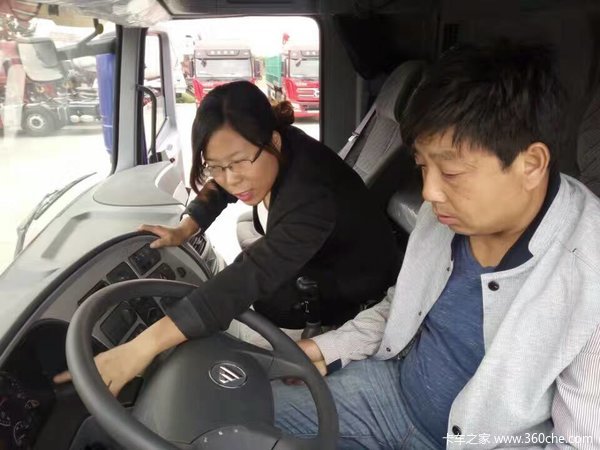 年终答谢 济宁福田欧曼8×2载货车品鉴会