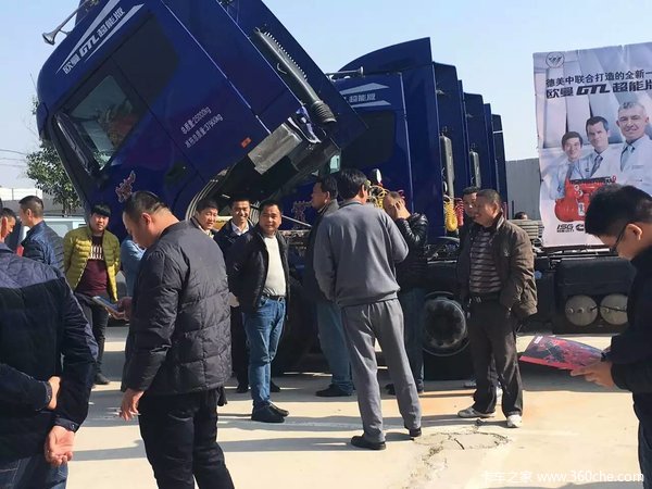 年终答谢 济宁福田欧曼8×2载货车品鉴会