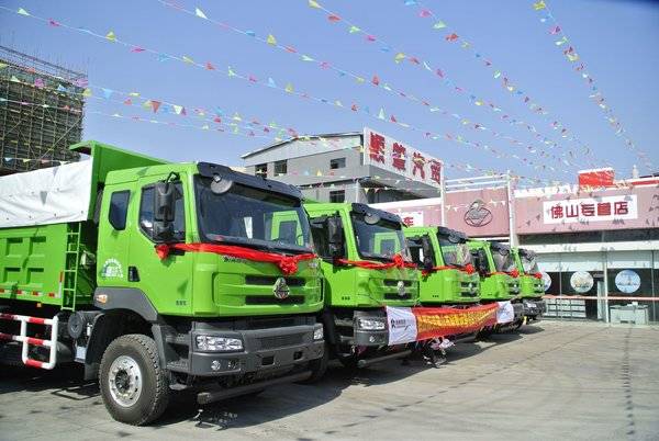 交车5台 佛山顺肇乘龙M5自卸车成功交付