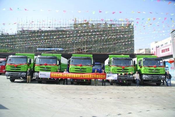 交车5台 佛山顺肇乘龙M5自卸车成功交付