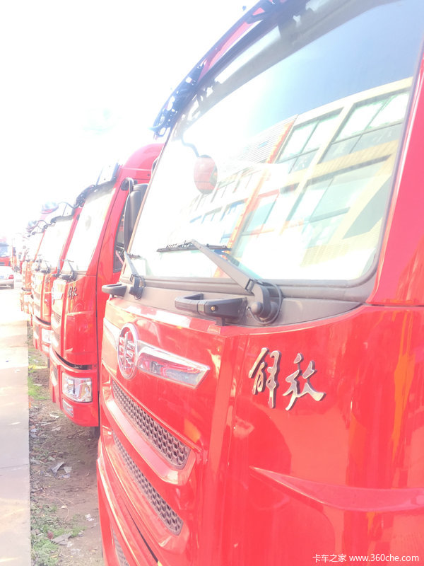 龙V180马力仓栏车今天交车