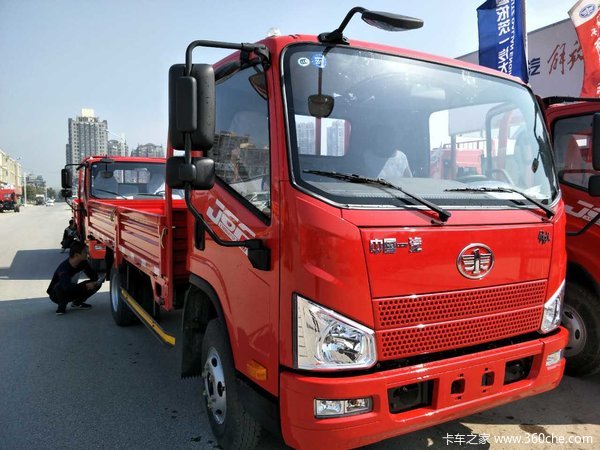 解放j6f4.2米单排栏板车今日到店