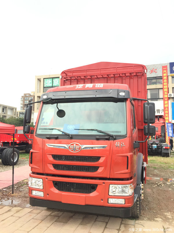 现车!现车!龙V6.8米六缸机高栏车