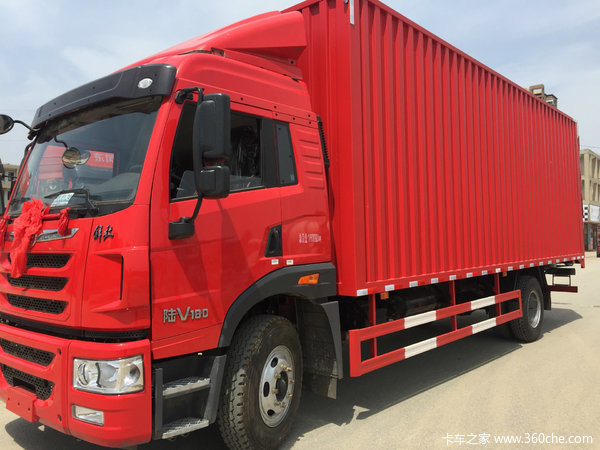 陆V180马力7.7米箱车今天交车