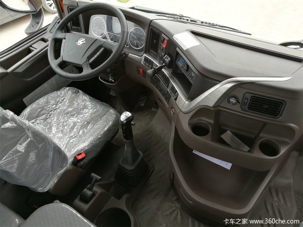 乘龙485后桥复合型H7牵引车到店!